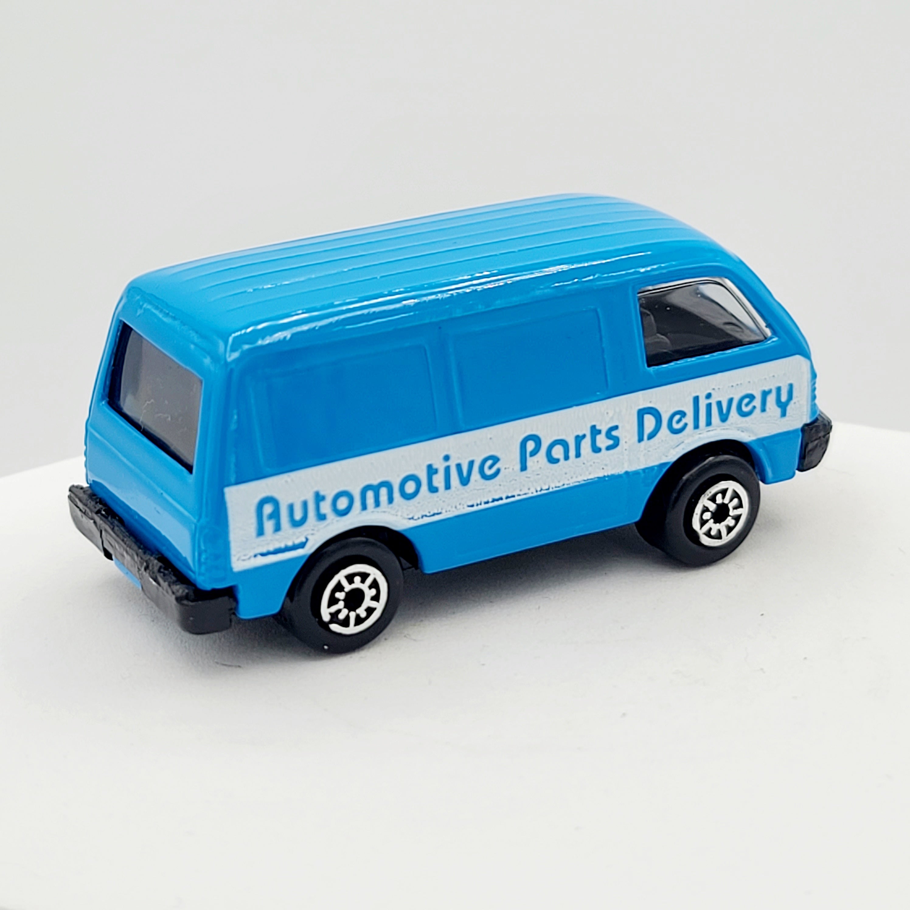 Maisto Ford Econovan "Automotive Parts Delivery" (Speed Wheels / Road & Track)